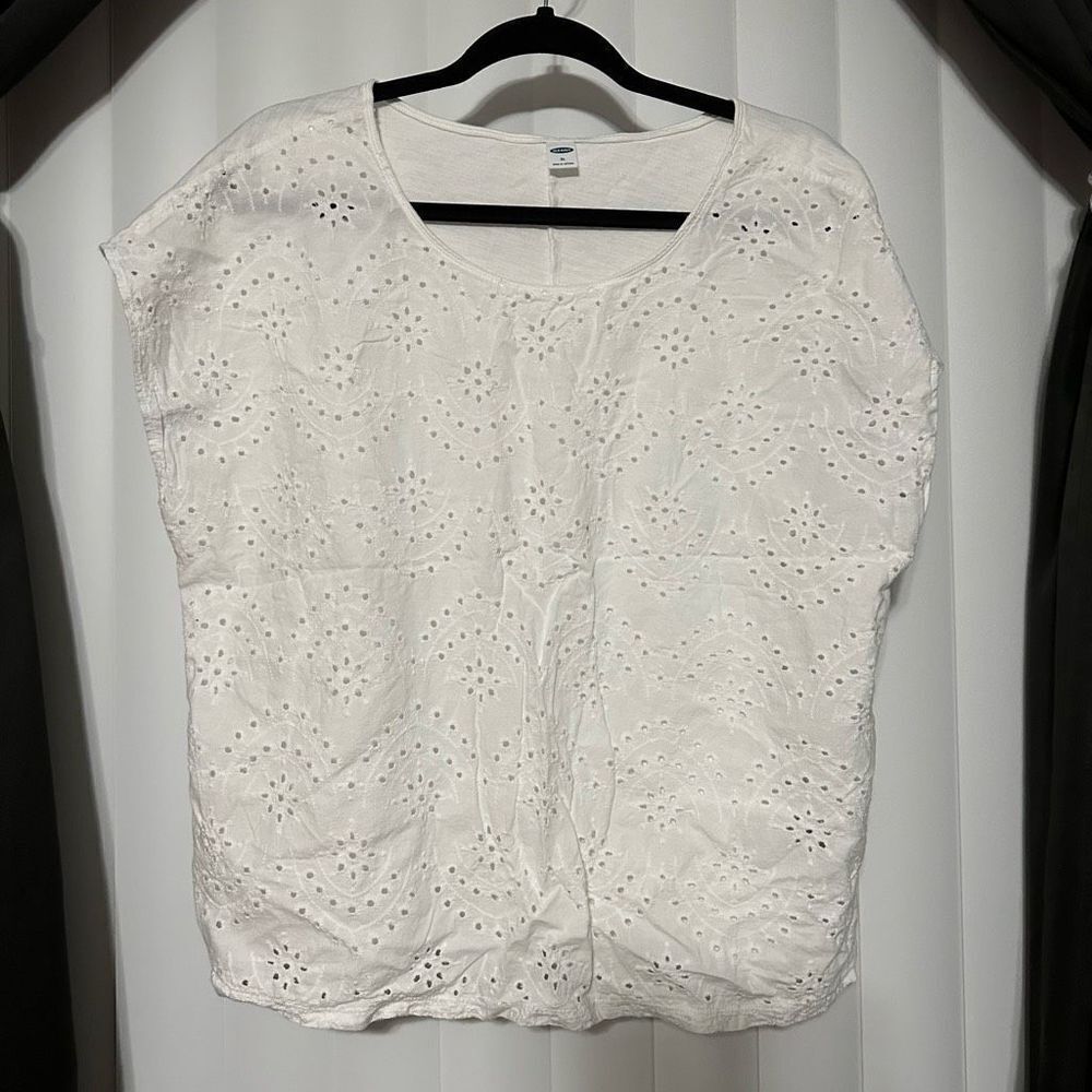 Old Navy white top